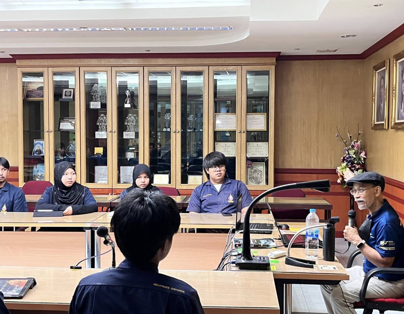 รศ.ดร.เจริญยุตร เดชวายุกุล ได้ประชุมนักศึกษาชั้นปีที่ 3 ในการฝึกงานภาคฤดูร้อน และฝึกงานสหกิจศึกษา 