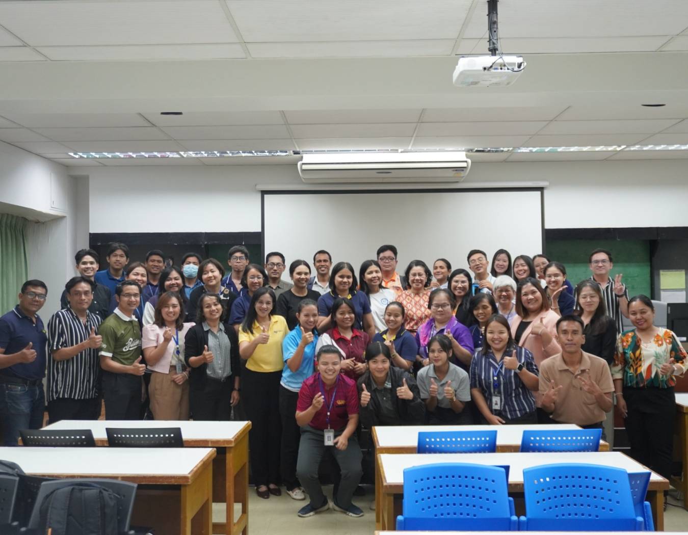 นายบุญสม จันทร์ทอง และ นายเจริญพร ถาวรประเสริฐ ได้เข้าร่วมโครงการอบรมและพัฒนาผู้ตรวจประเมินภายในตามเกณฑ์มาตรฐาน ESPReL Checklist และห้องปฏิบัติการวิจัยไบโอดีเซล นำโดย รศ.ดร.กฤช สมนึก หัวหน้าห้องปฏิบัติบัติการ ได้รับเลือกเป็นห้องปฏิบัติการสำหรับการฝึกทดสอบ